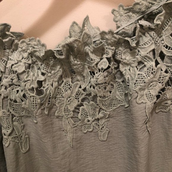 Blouse - Picture 2 of 3